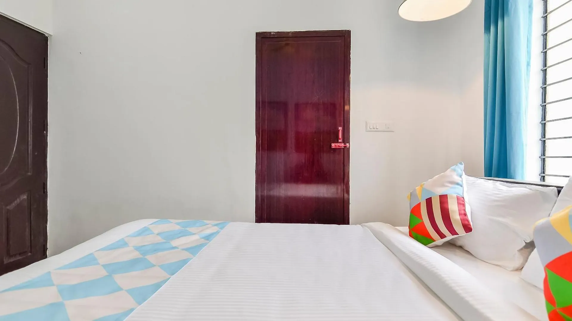 Penzion Hotel O Pop Tavern Thiruvananthapuram